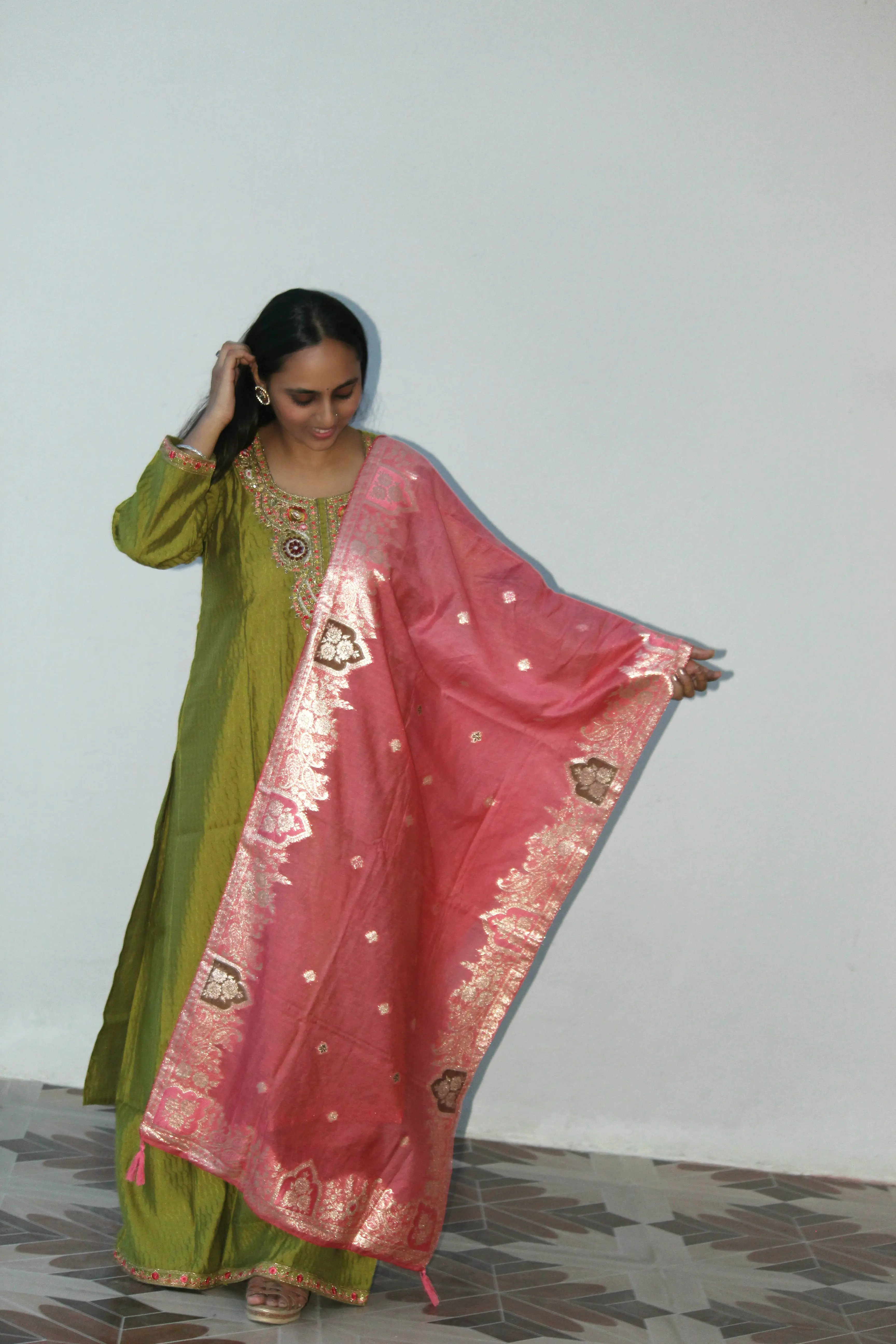 /storage/photos/1/Products/Suit/mehendi green stylish (4).webp